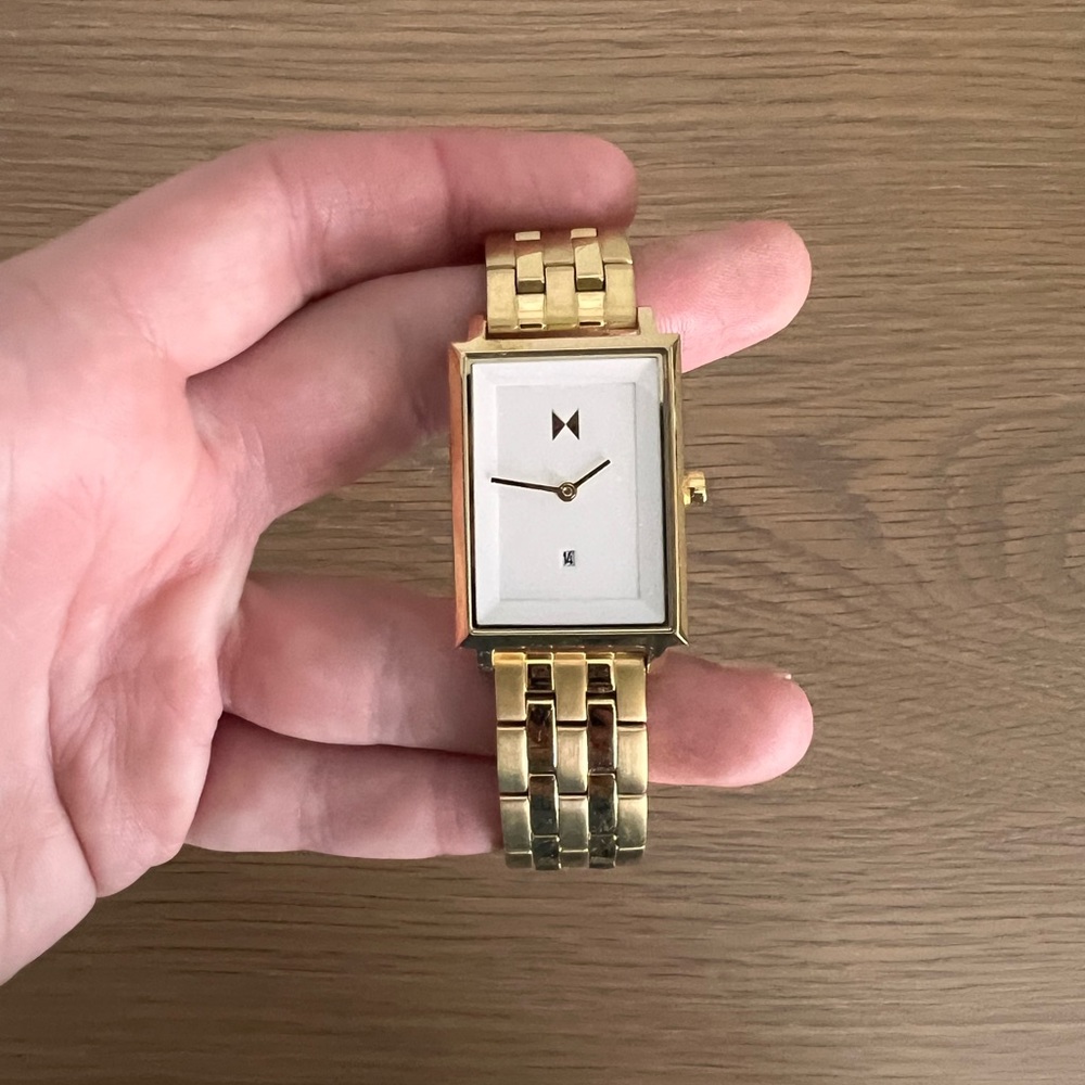 MVMT Watch Gold rectangle